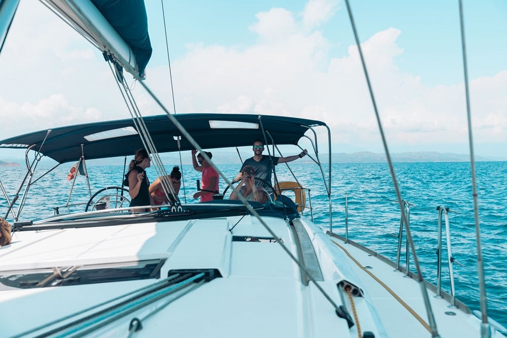 Funsegeln auf dem Mittelmeer während des sailwithus Segelurlaubs