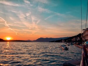 Der Sonne hinterherschauen beim Segelurlaub im Mittelmeer | Youngline Segeltörn sailwithus