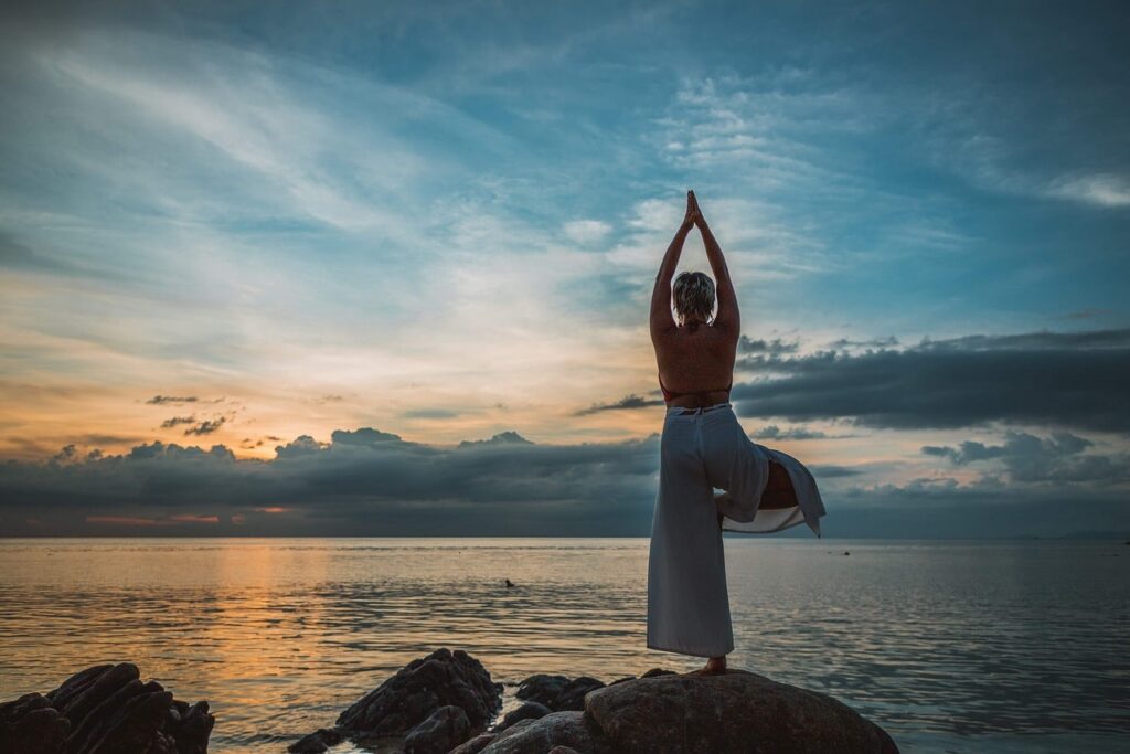 Segeln und Yoga auf Mallorca: Die entspannendsten Routen und Buchten